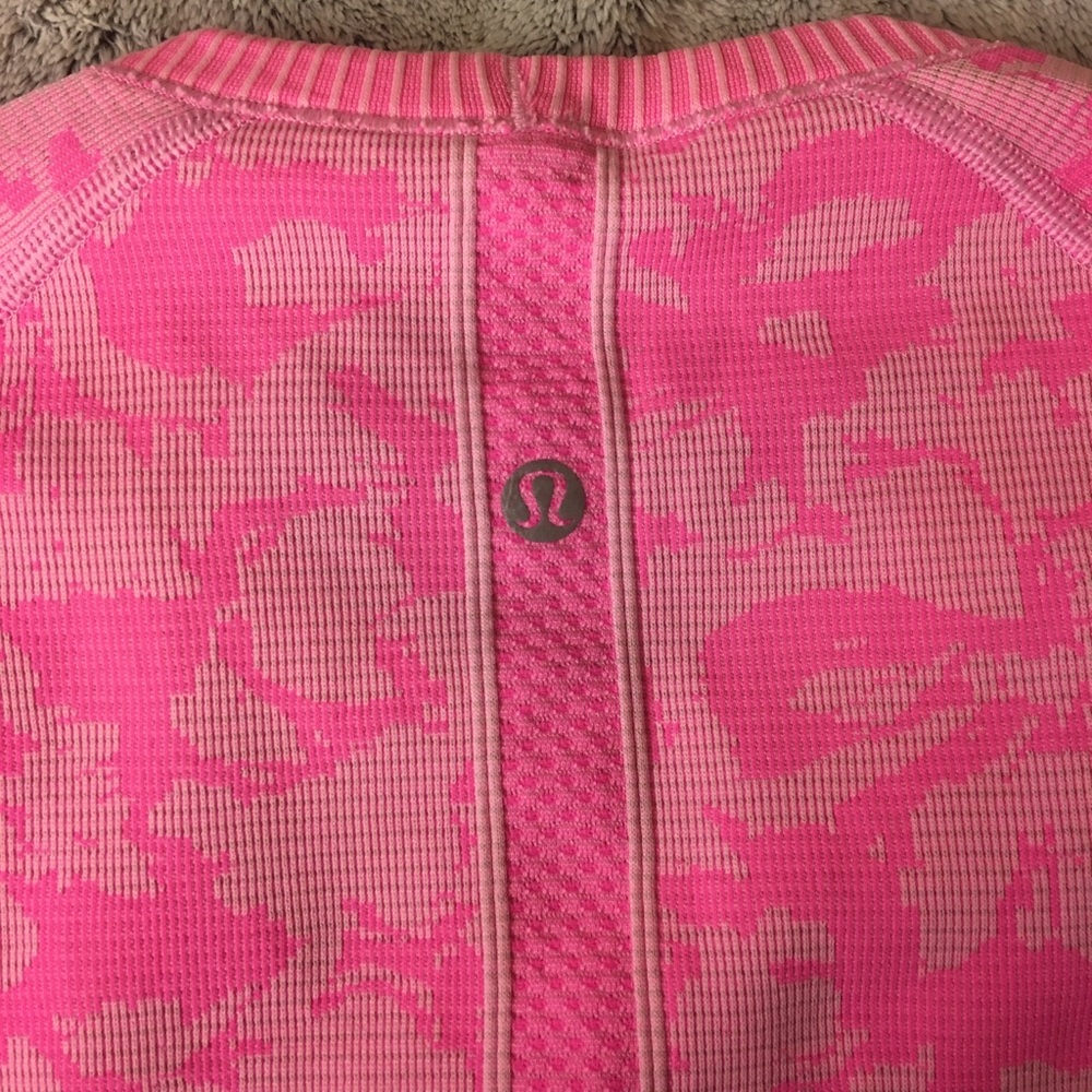 Lulu lemon athletic long sleeved top - Picture 2 of 2